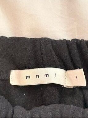 MNML Black Elastic-Waist Knit Skirt with Minimal Label